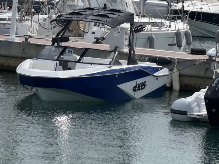 Boot mieten Port des Marines de Cogolin günstig T220
