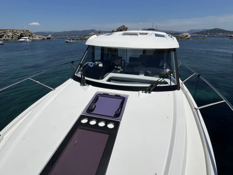 YachtCharter in Six-Fours-les-Plages - Bénéteau Antares 9 OB auf SamBoat