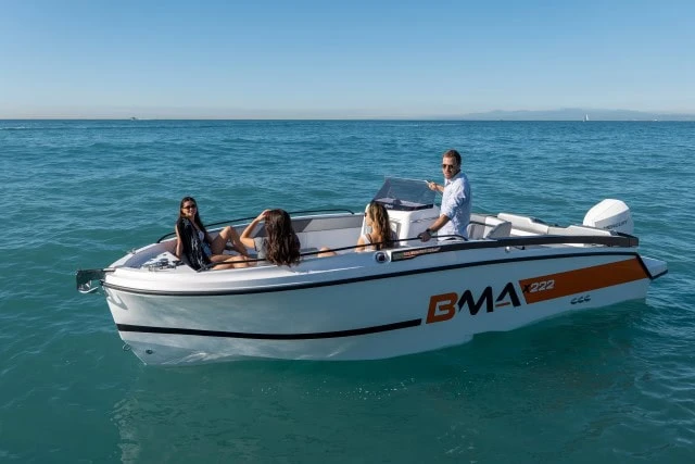 Ein BMA BMA X199 mieten in Bonifacio Port