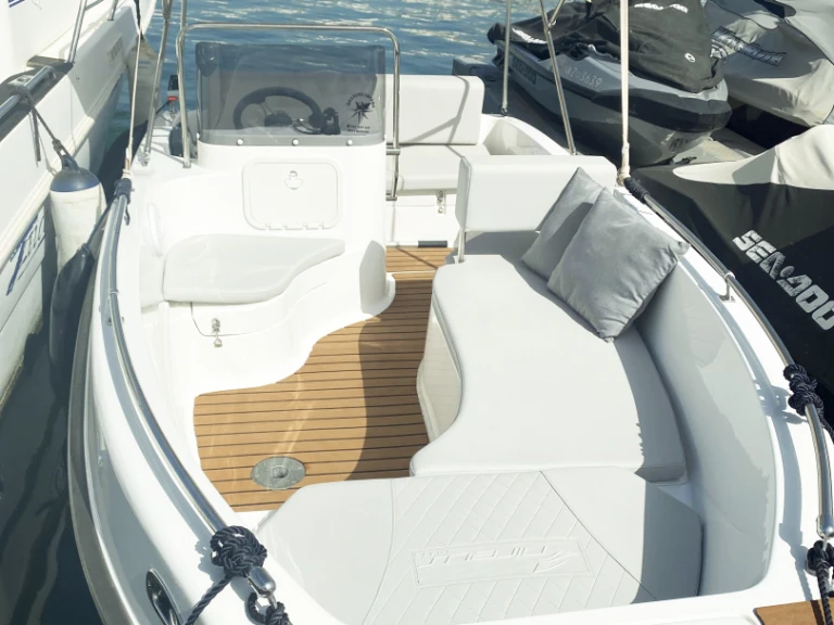 Vermietung Motorboot Nireus mit Führerschein