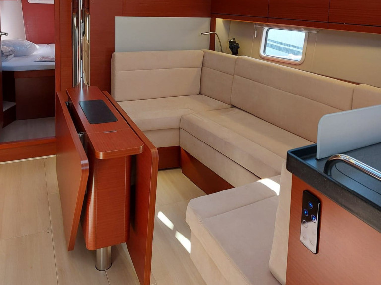 Ein Hanse Hanse 418 mieten in Lavrion