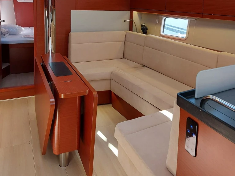 Ein Hanse Hanse 418 mieten in Lavrion