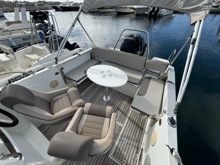 Jeanneau Cap Camarat 7.5 WA Serie 2 mieten Empuriabrava