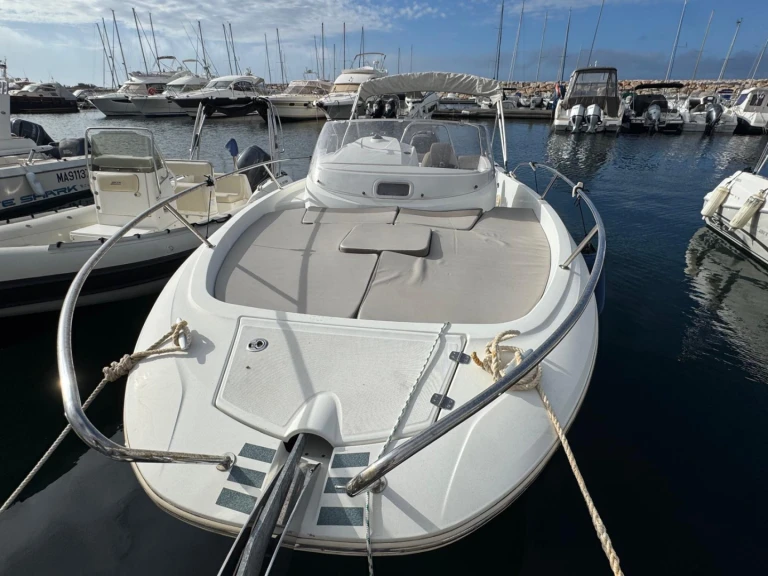 YachtCharter in Empuriabrava - Jeanneau Cap Camarat 7.5 WA Serie 2 auf SamBoat