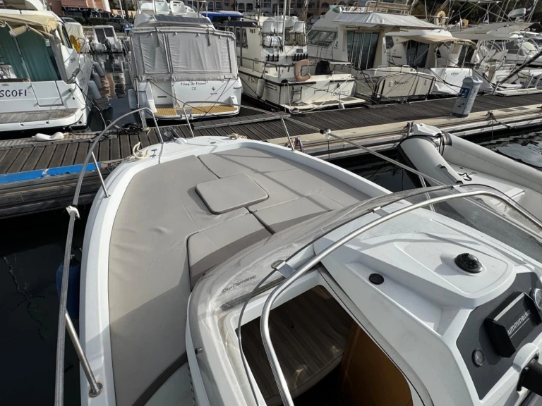Ein Jeanneau Cap Camarat 7.5 WA Serie 2 mieten in Empuriabrava