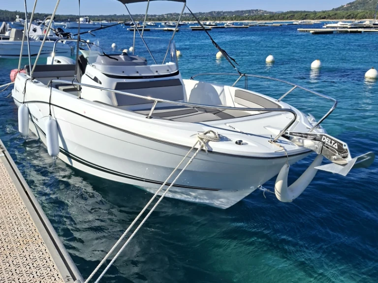 Motorboot mit oder ohne Skipper Jeanneau mieten in Porto-Vecchio