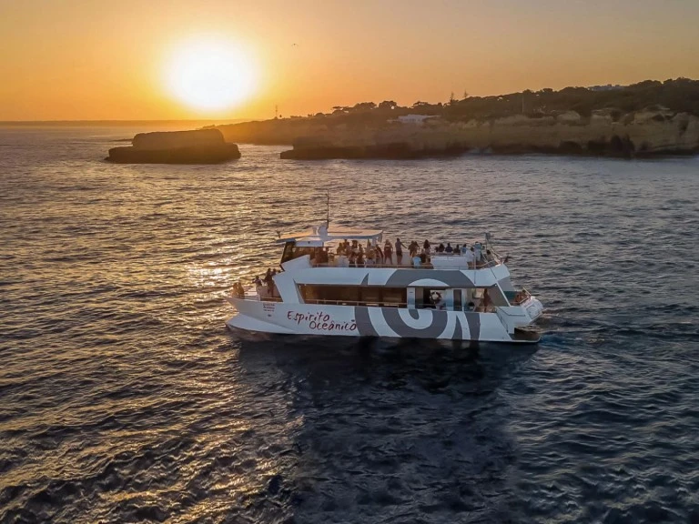 Ein Catamaran Custom mieten in Portimão