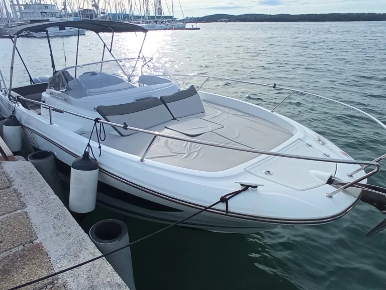 Bootsverleih Jeanneau Cap Camarat 7.5 WA Serie 2 Pula Samboat