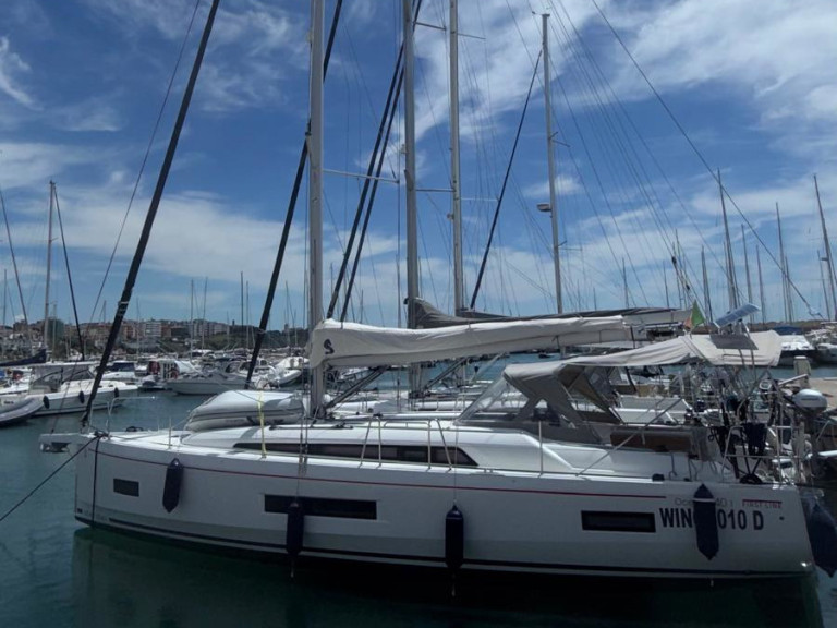 Ein Bénéteau Oceanis 40.1 mieten in Salivoli