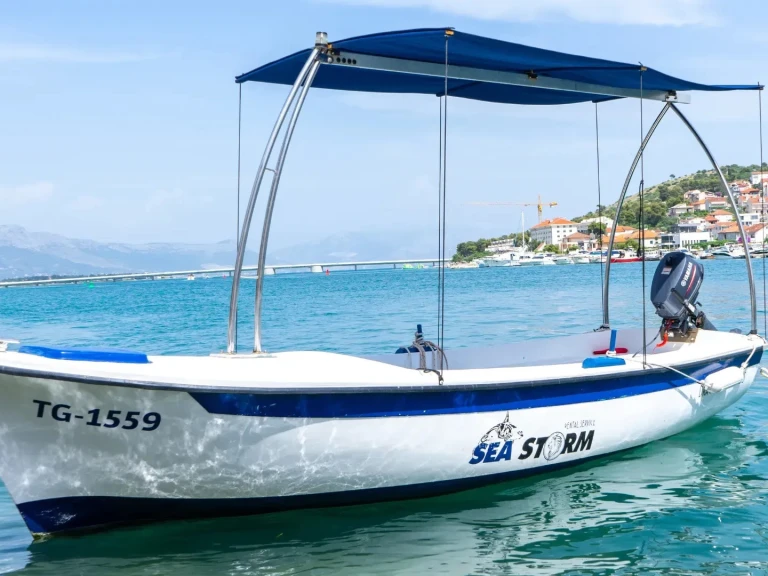 Ein  Motorboat mieten in Trogir