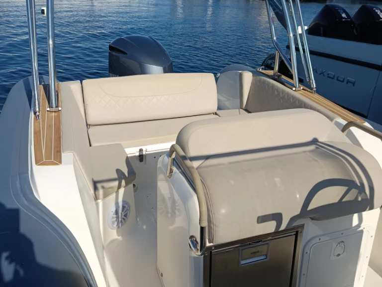 Ein Capelli Tempest 775 mieten in Ajaccio