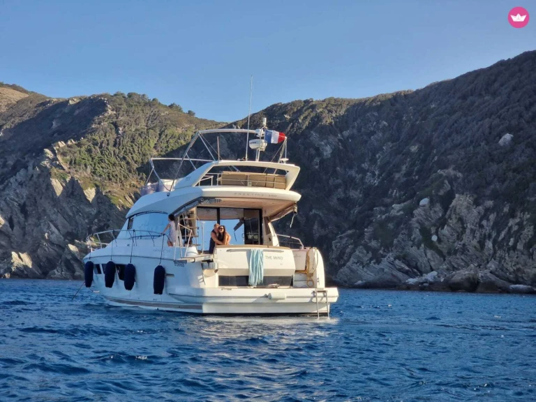 Ein Jeanneau Prestige 500 Fly mieten in Vieux Port Golfe-Juan