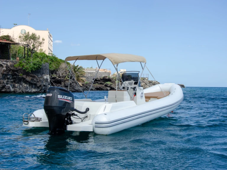 Schlauchboot mit oder ohne Skipper Gem mieten in Catania
