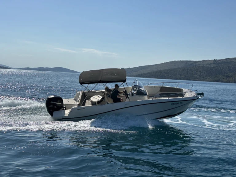 Quicksilver Activ 755 Open mieten Trogir