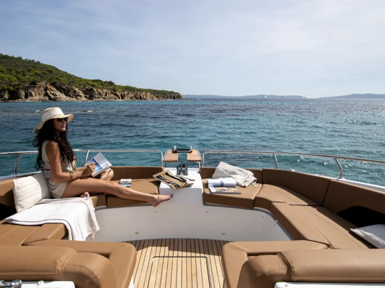 Ein Jeanneau TH 33 mieten in Grand Piquey
