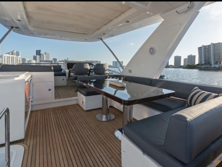 Yacht mieten in Coconut Grove zum besten Preis