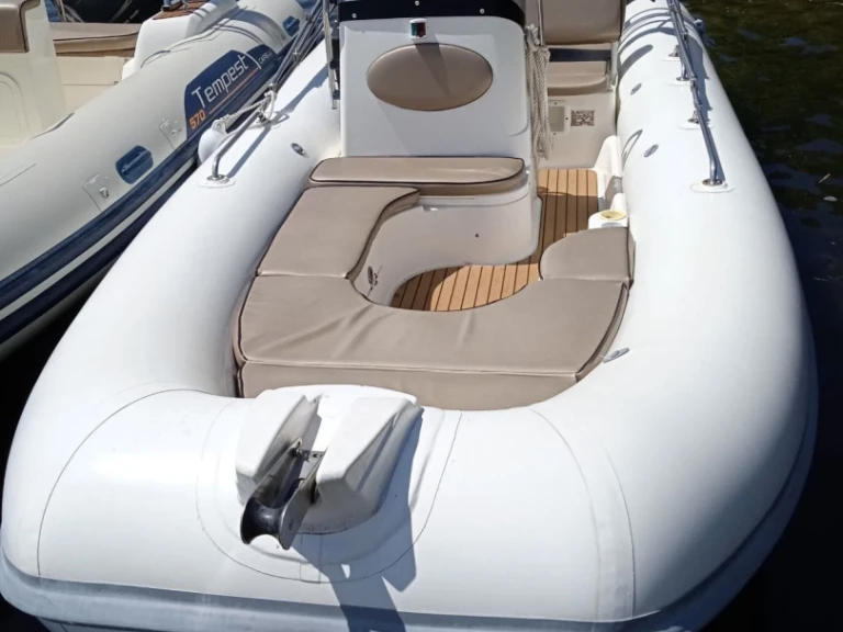 Vermietung Schlauchboot Zodiac mit Führerschein