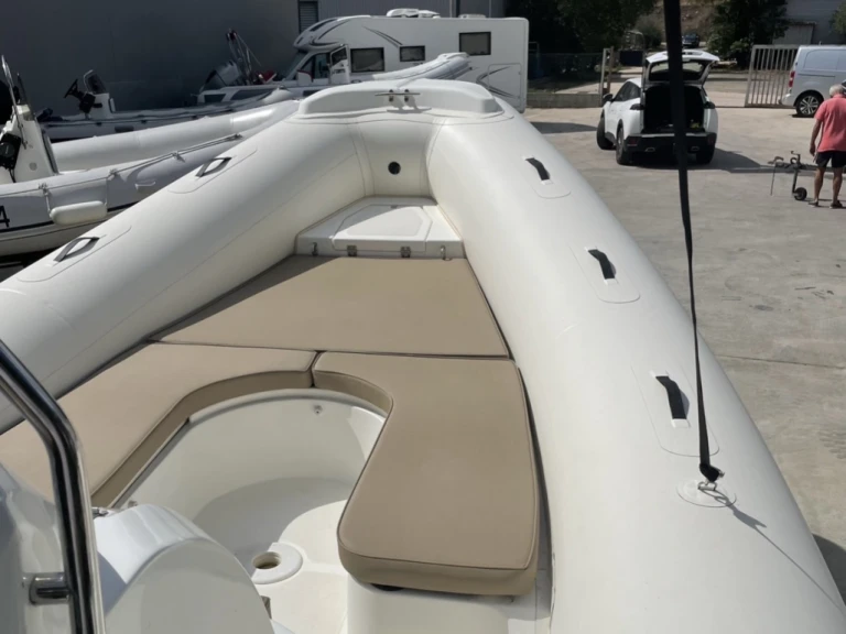 Schlauchboot mieten in Golfu di Lava zum besten Preis