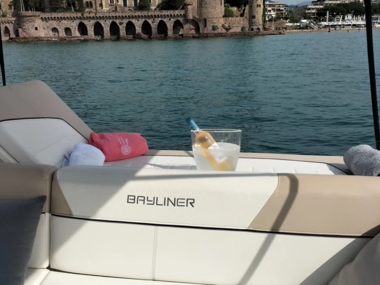 Boot mieten Mandelieu-la-Napoule günstig Bayliner 742 Cuddy
