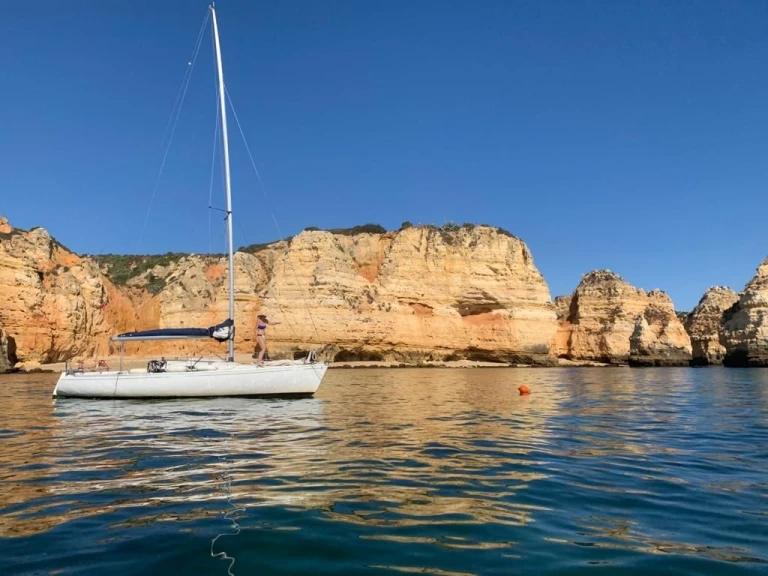 Ein Bénéteau first class 8 mieten in Ferragudo
