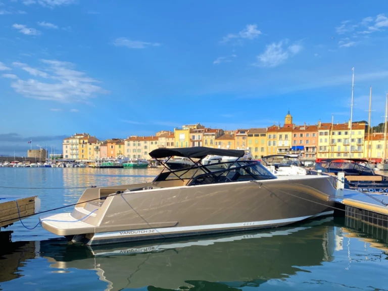 Ein VanDutch VANDUTCH 32 mieten in Saint-Tropez