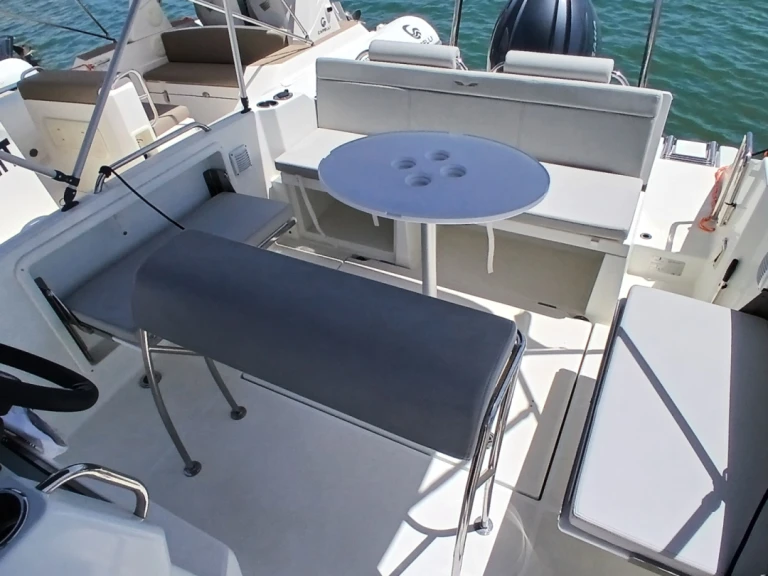 Ein Bénéteau Flyer 7 SPACEdeck mieten in Portimão