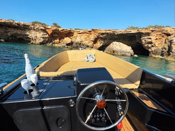 Ein Silent Yachts 525 mieten in Sant Antoni de Portmany