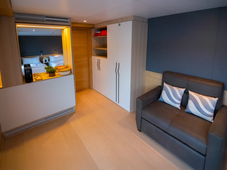 Ein  Luxury Motor Yacht - Tribute mieten in Puerto Baquerizo Moreno