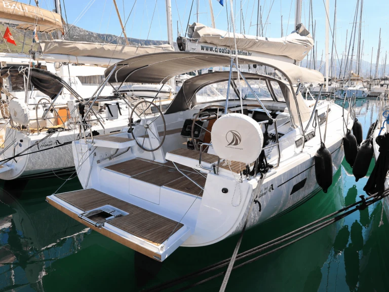 Segelboot mit oder ohne Skipper Hanse mieten in Šibenik