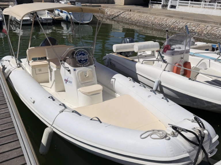 Ein Nuova Jolly NJ 630 GT mieten in Saint-Cyprien