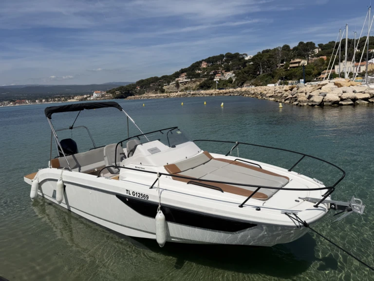 Bénéteau Flyer 8 SUNdeck mieten La Madrague
