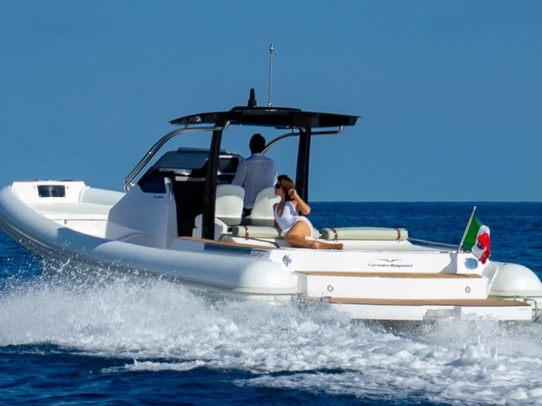 Ein Magazzu MX 11 Coupé mieten in Poltu Quatu