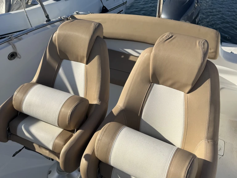 Motorboot mit oder ohne Skipper Jeanneau mieten in Cannes