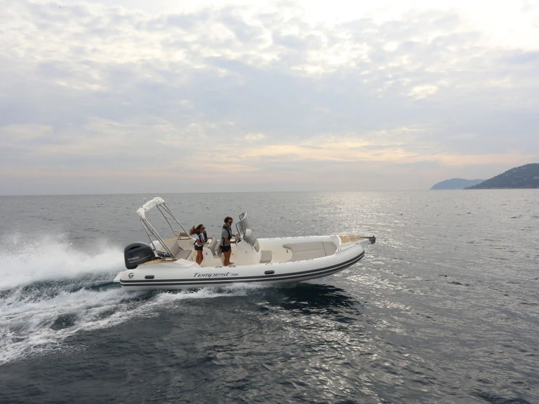 Capelli Tempest 700 Open mieten Le Lavandou