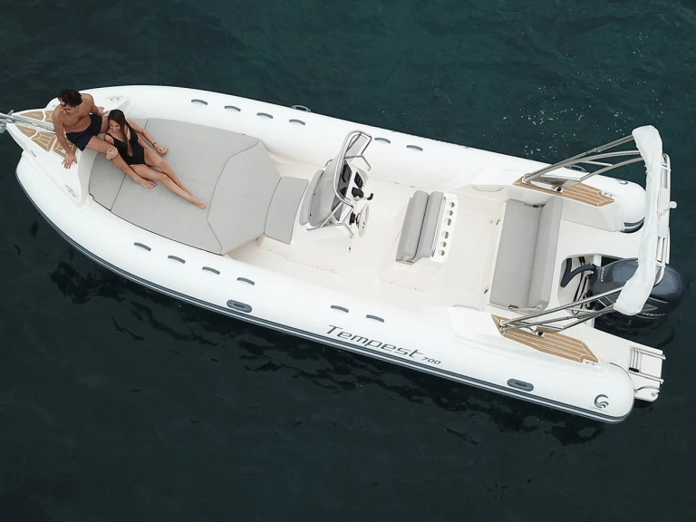 YachtCharter in Le Lavandou - Capelli Tempest 700 Open auf SamBoat