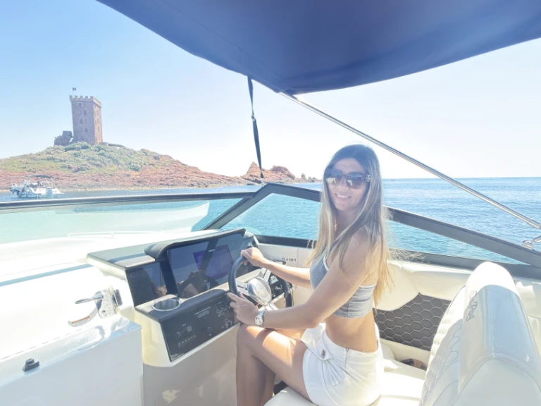 Sea Ray  250 sdx mieten Port Fréjus