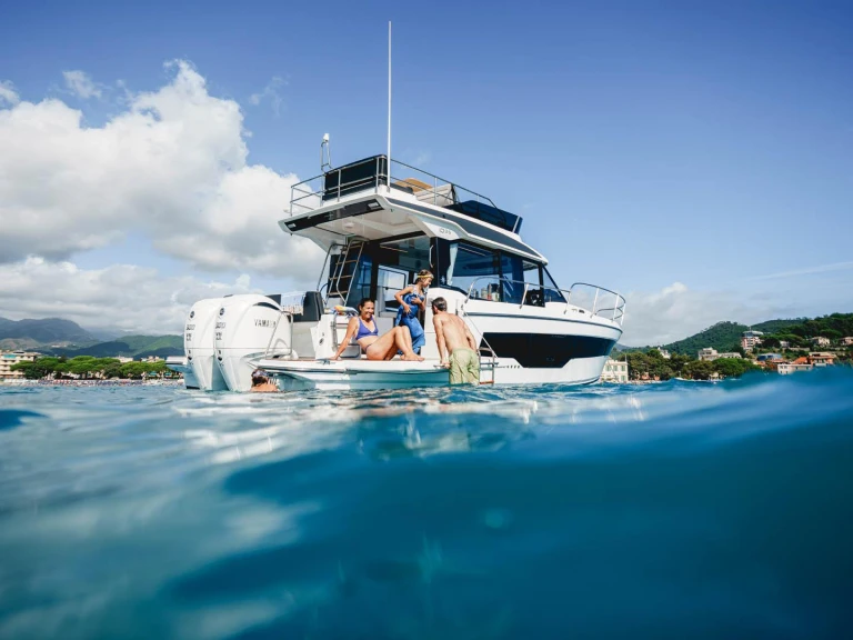 Motorboot mit oder ohne Skipper Jeanneau mieten in Cannes