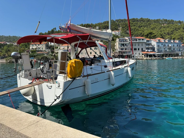 Bénéteau Oceanis 35 mieten Split