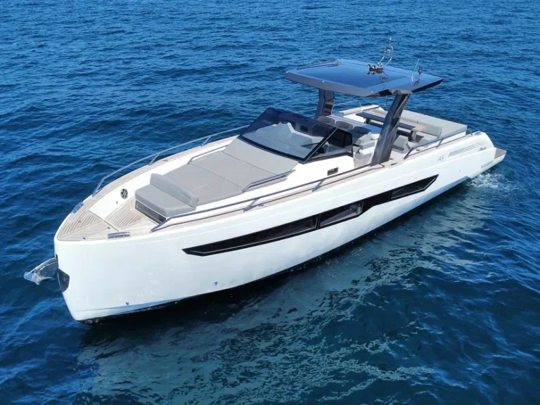Motorboot mit oder ohne Skipper Fiart mieten in Marine de Sant'Ambrogio
