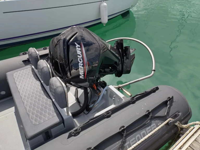 Ein  3D TENDER - PATROL 6 mieten in Saint-Quay-Portrieux