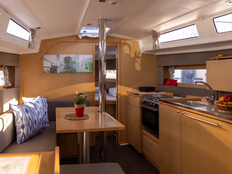 YachtCharter in Port de Pollença - Bénéteau Oceanis 38 auf SamBoat