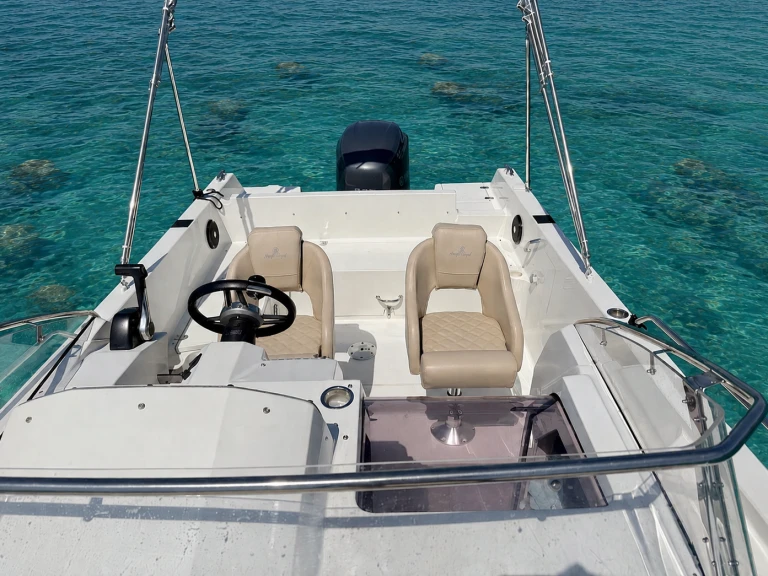Ein Pacific Craft Pacific Craft 730 SC mieten in Mandelieu-la-Napoule