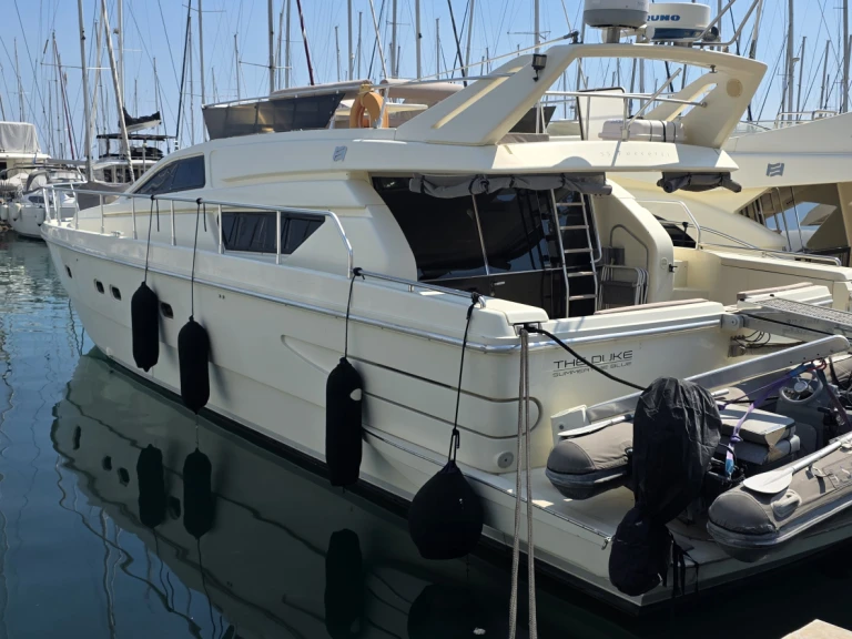 Vermietung Yacht Ferretti mit Führerschein