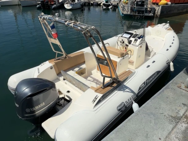 Vermietung Schlauchboot Capelli mit Führerschein