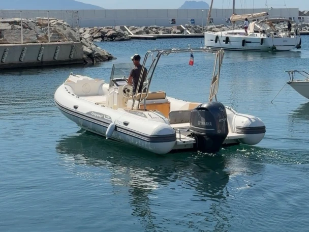 Schlauchboot mieten in Port Fréjus zum besten Preis