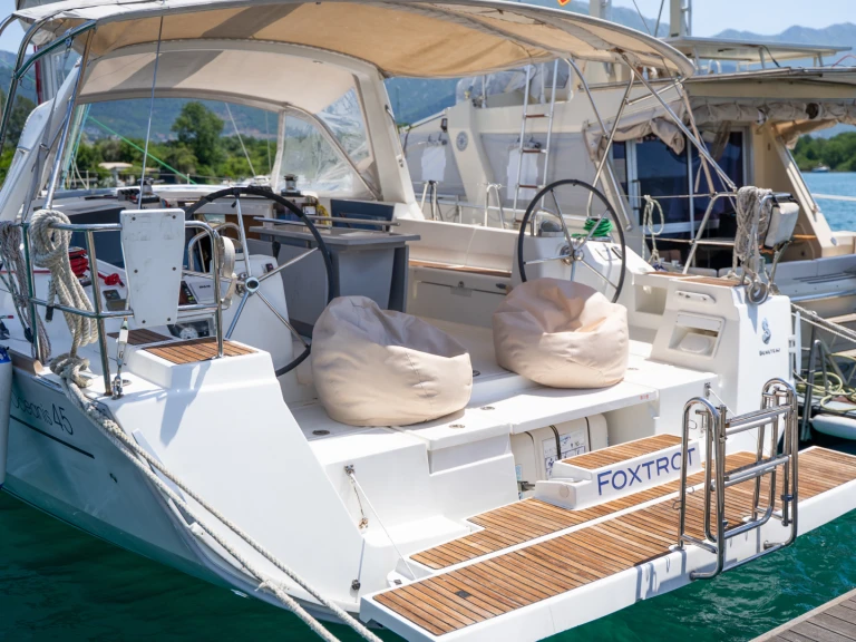 Ein Bénéteau Oceanis 45 mieten in Mrčevac
