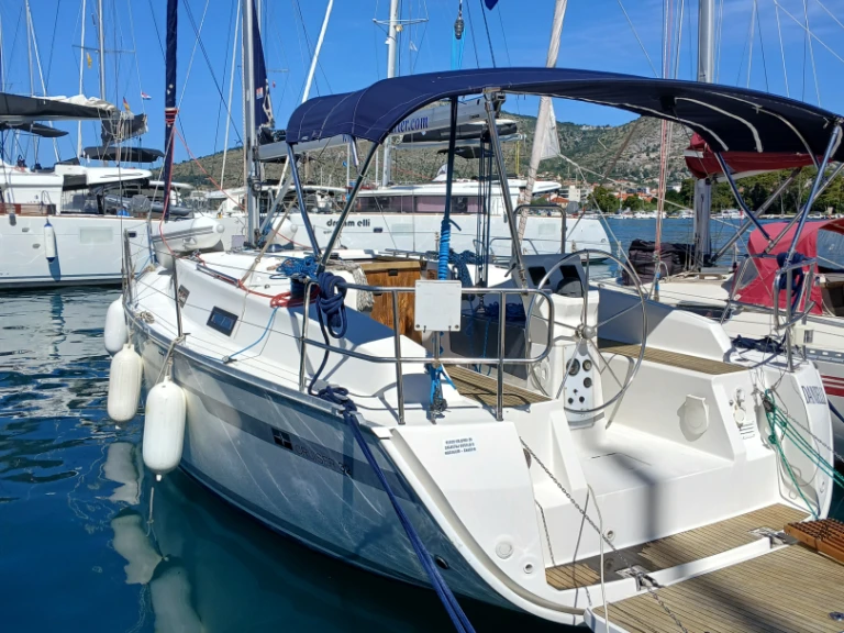 YachtCharter in Trogir - Bavaria Cruiser 32 auf SamBoat