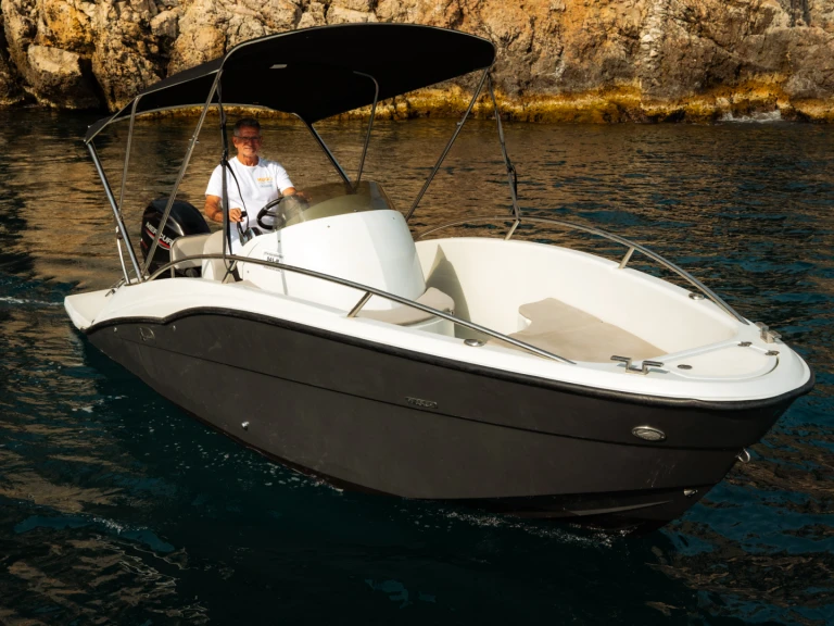 Motorboot mieten in Giardini-Naxos zum besten Preis