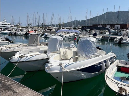 Motorboot mit oder ohne Skipper Trimarchi mieten in La Spezia