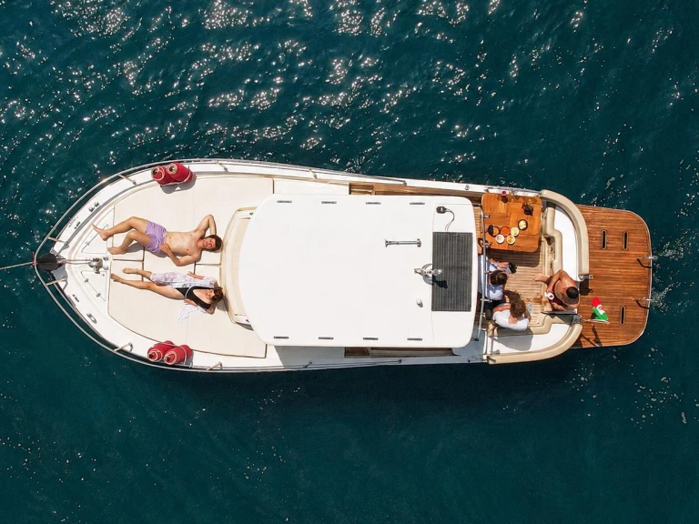 Motorboot mieten in Neapel - Cantieri tirrenia Viveur 28 cabin